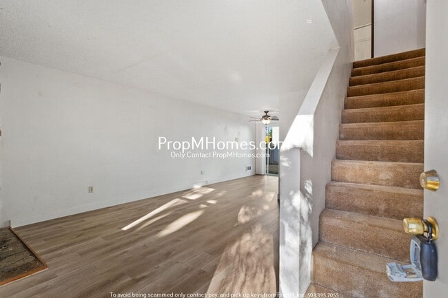 Building Photo - Cozy Two Bedroom in Montavilla - Large Fen...