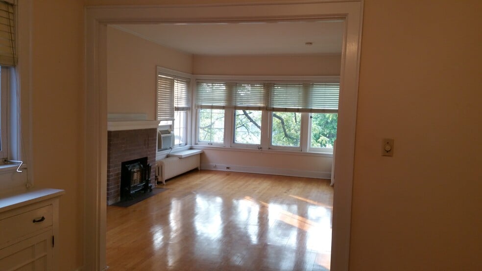 Building Photo - 445 Wilson W St