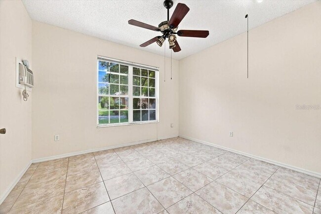 Building Photo - 2393 Paulette Dr