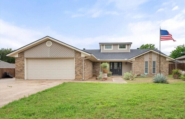 Building Photo - 213 Meadowhill Dr