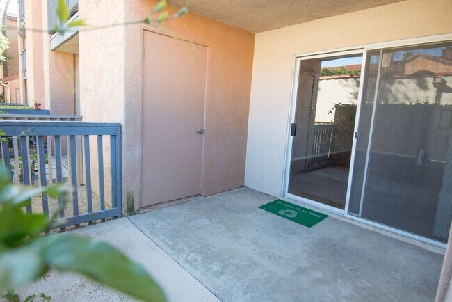 Building Photo - 7130 Shoreline Dr