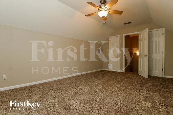 Building Photo - 9661 Pebble Creek Blvd