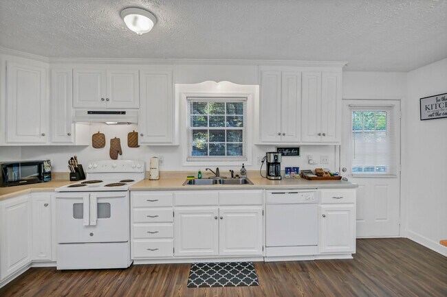 Building Photo - 1201 Chevis St