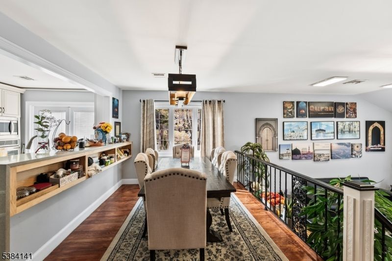 Building Photo - 231 Starmond Ave