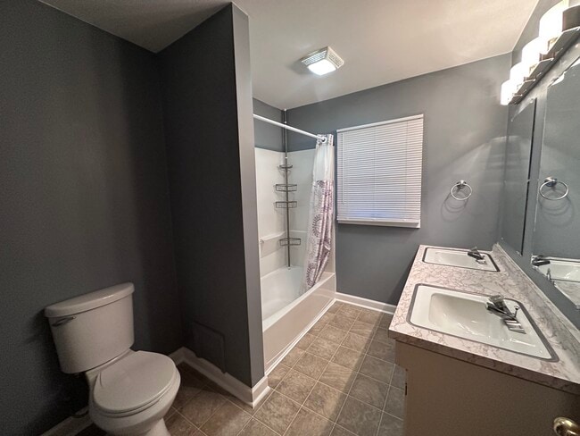 Building Photo - 206 Oak Hill Dr