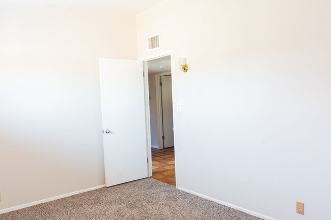 Building Photo - Scottsdale Rental Listing