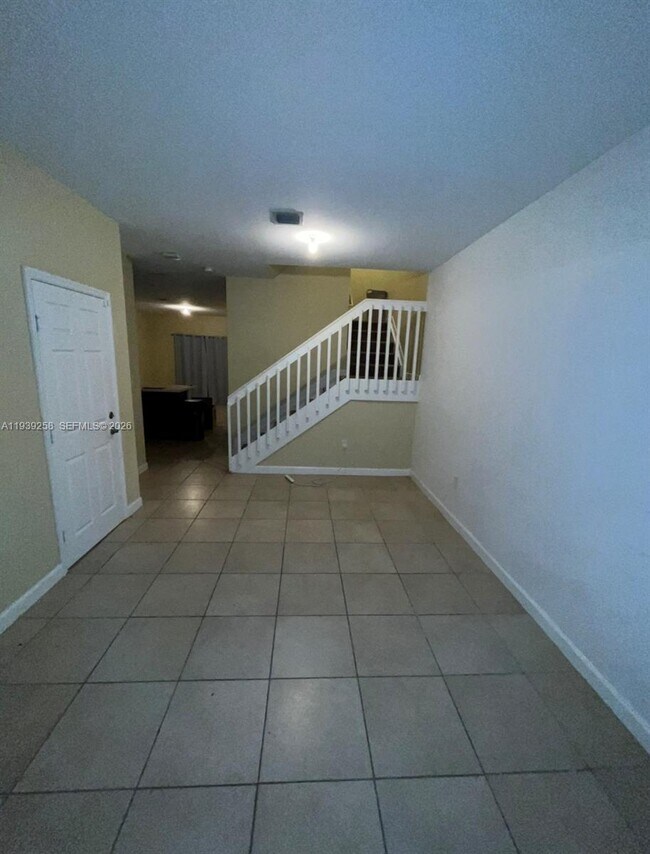 Building Photo - 3405 SE 1st St