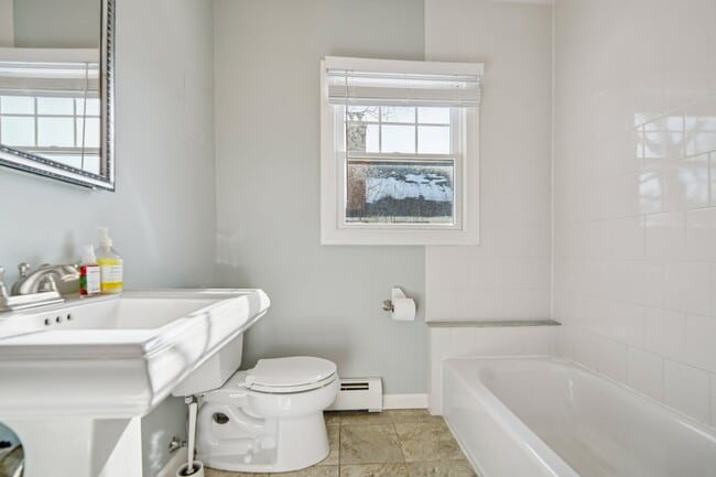 Building Photo - 42 Brookfield Rd