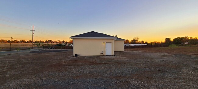 Building Photo - Gorgeous New Construction on Huge Lot!