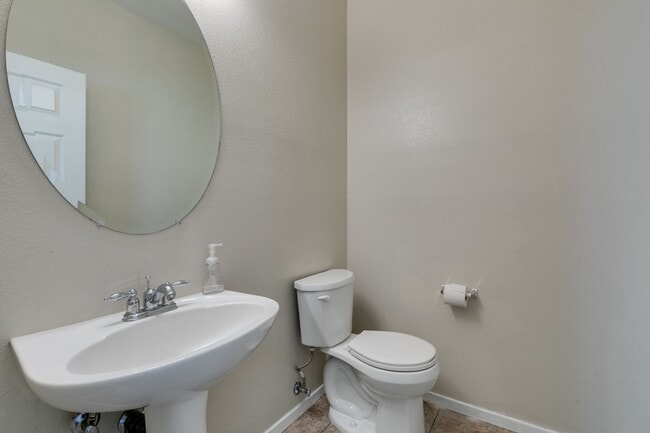 Building Photo - Large home near Aliante*Close to area schools and shopping centers*