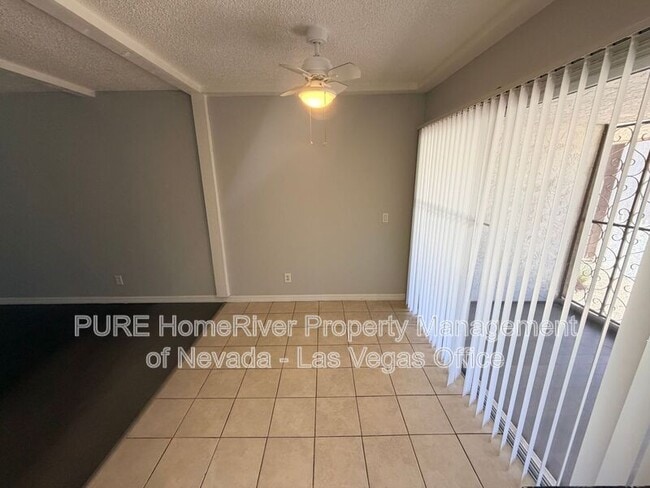 Building Photo - 1405 E Vegas Valley Dr