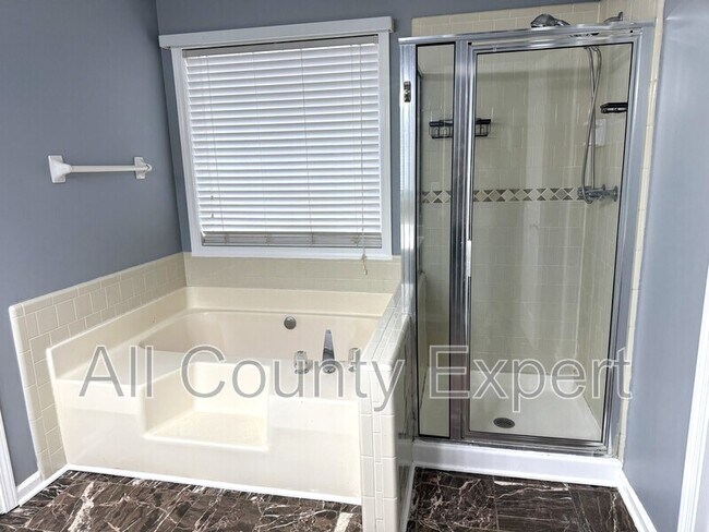 Building Photo - 915 Prestonwood Dr