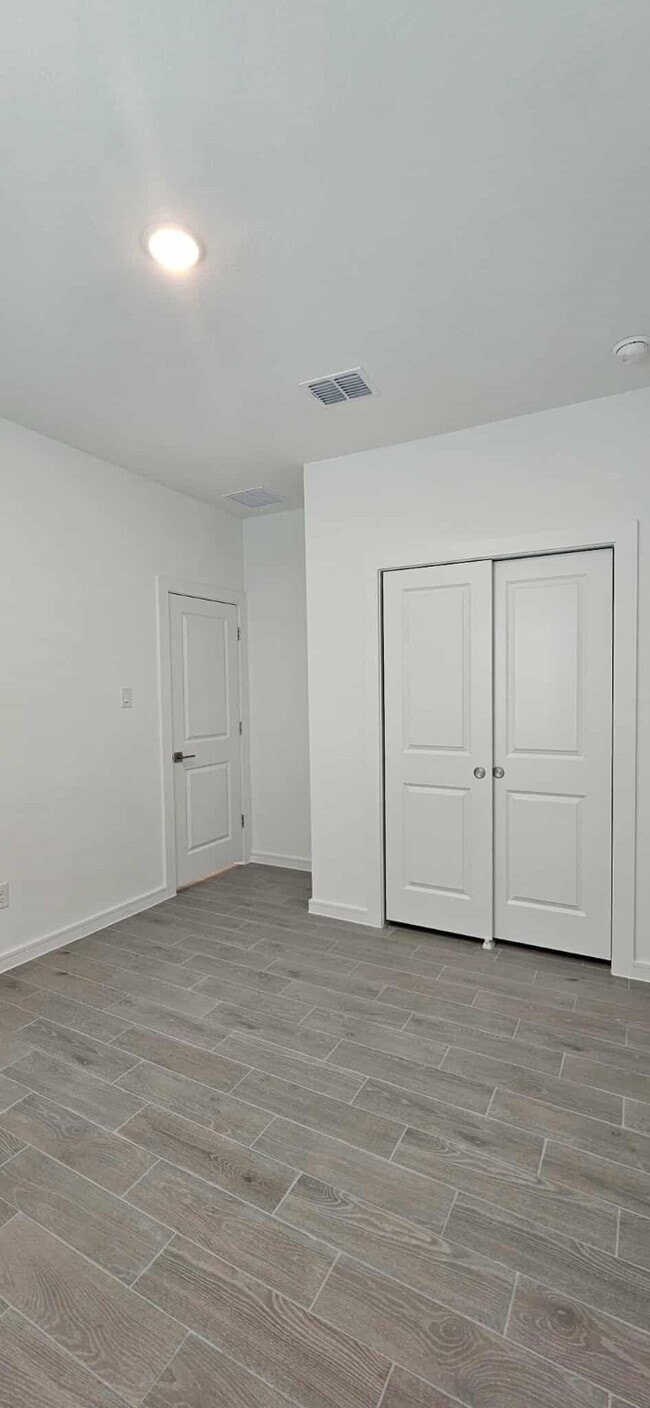 Building Photo - 8422 Bay Oaks Dr