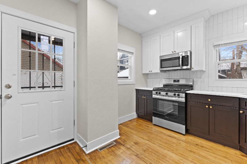 Building Photo - 1814 E Linnwood Ave