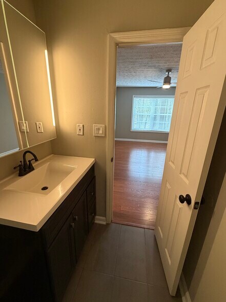 Building Photo - 1394 N Crossing Dr NE