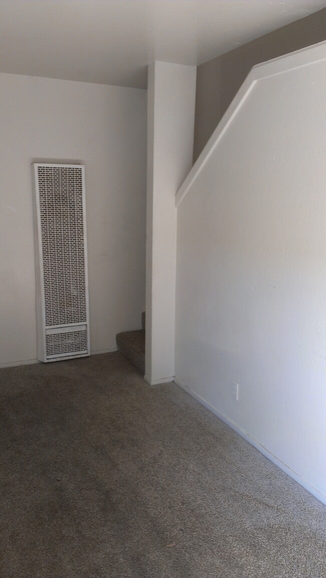 Building Photo - 1030 N San Joaquin St
