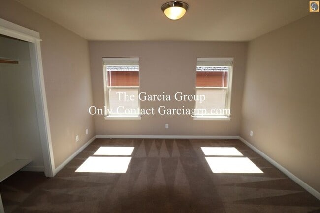 Building Photo - 7736 SW Cypress Ln