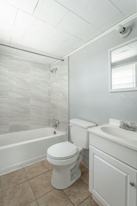 Building Photo - 311 Hedgewood Dr