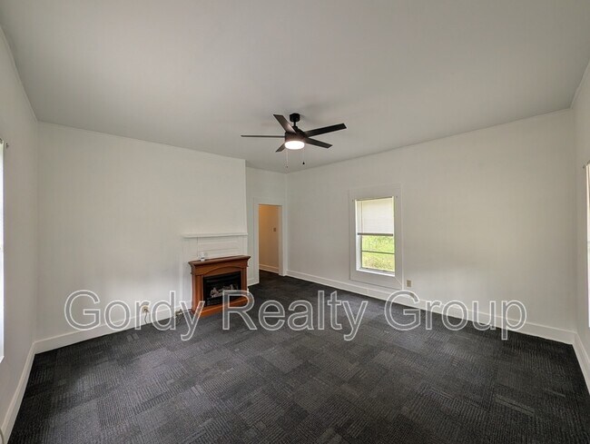 Building Photo - 2955 N Caledonia St