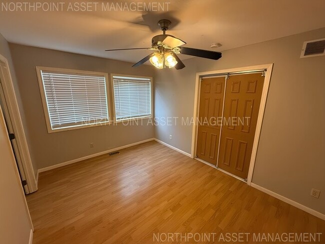 Building Photo - 4 bed, 3 bath, spacious home available now!