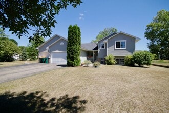 Building Photo - Spacious 5-bedroom, 3-bathroom modern home...