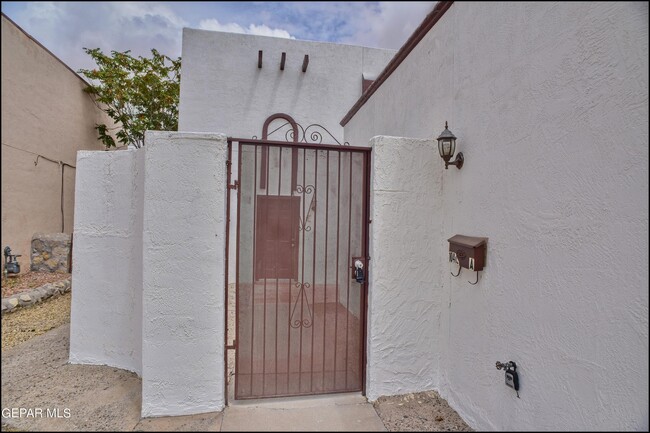 Building Photo - 10415 Ashwood Dr