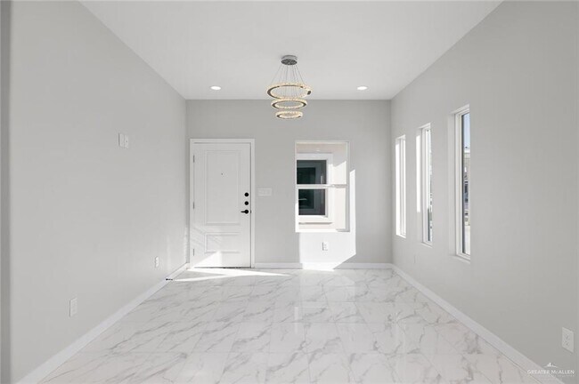 Building Photo - 1007 N Woodson Ave