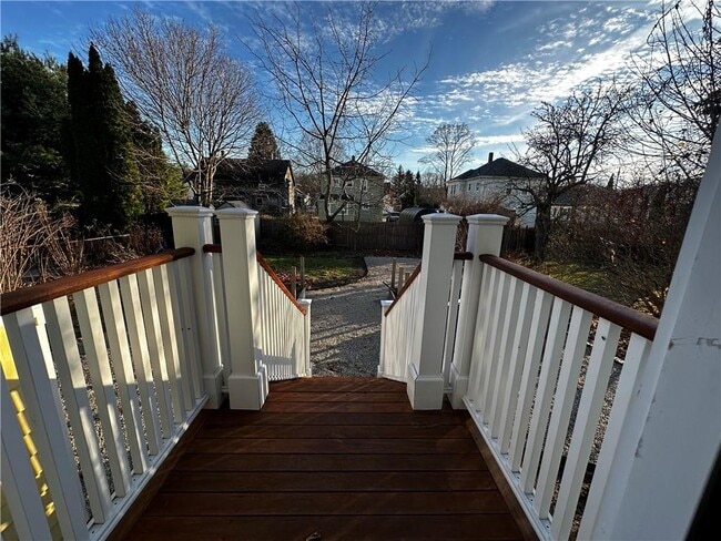 Building Photo - 100 Maple Ave