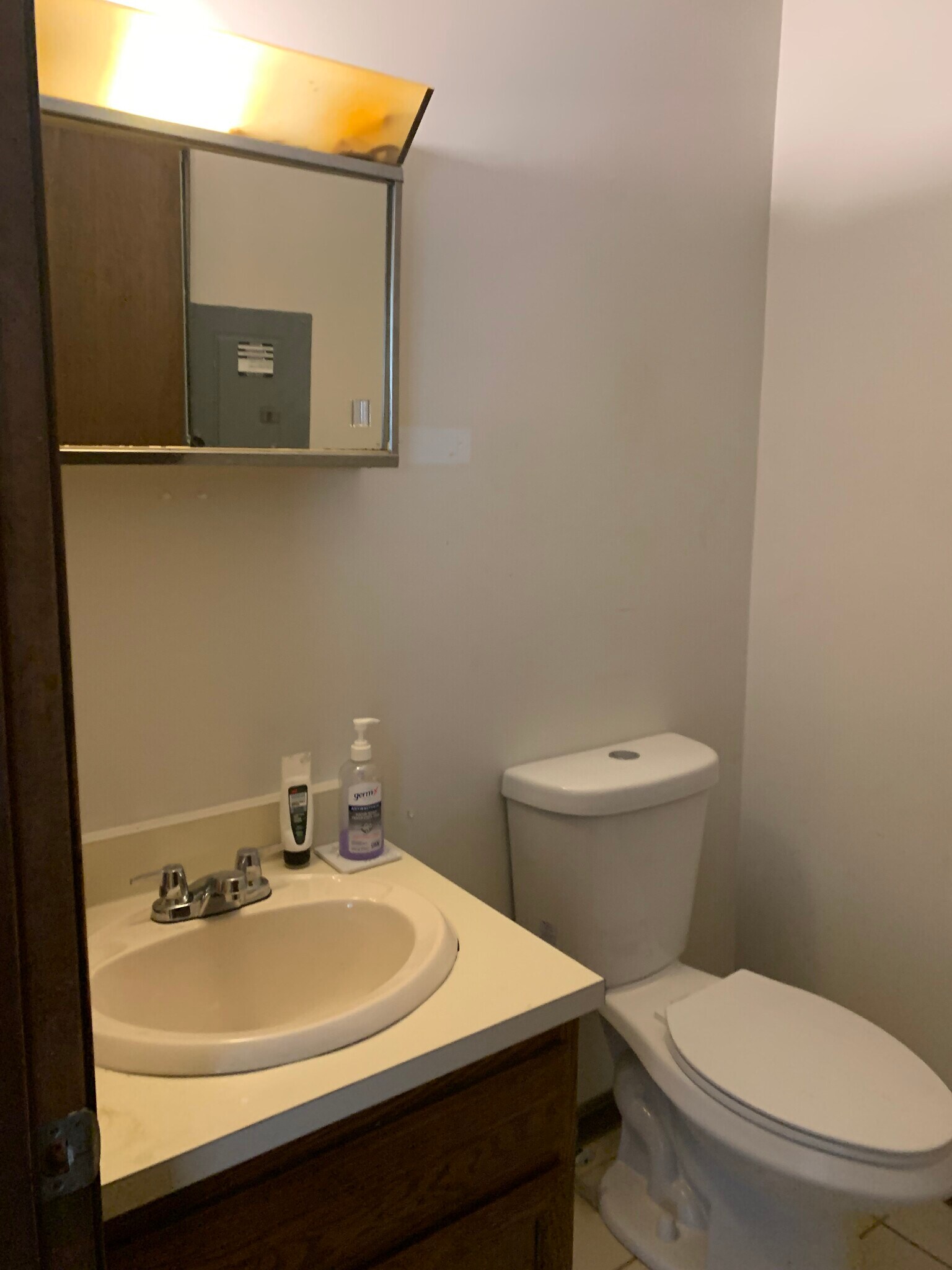 1/2 Bath - 378 Lincoln St