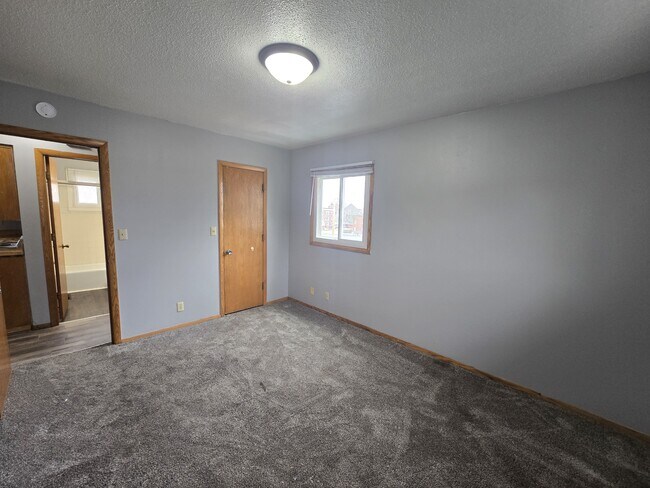 Building Photo - 811 W 3rd St