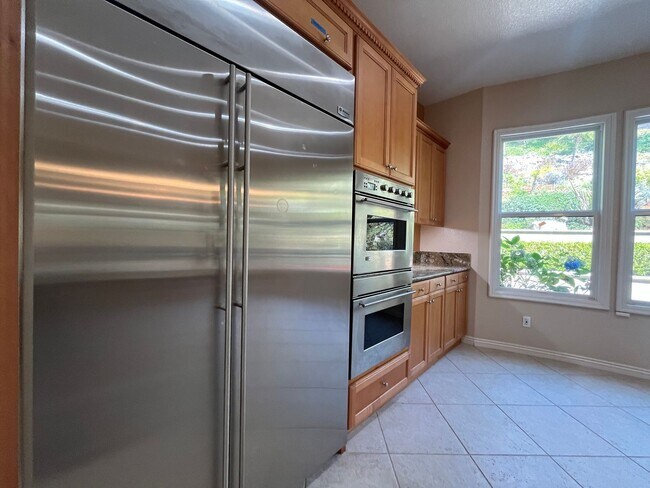 Building Photo - Elegant 5-Bedroom Carmel Valley Home with ...