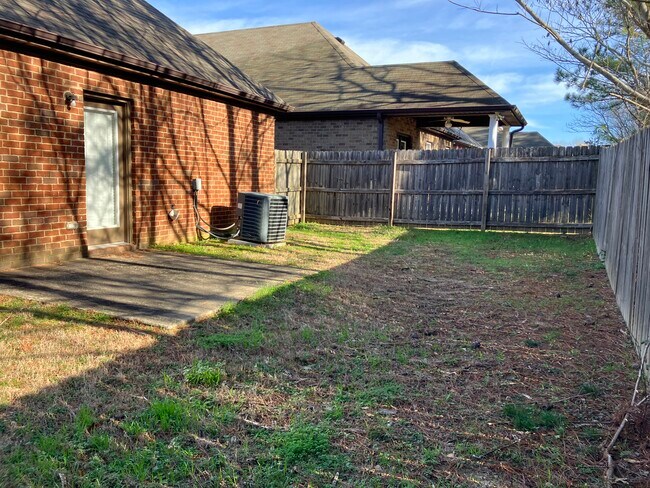 Building Photo - 261 Oxmoor Pl