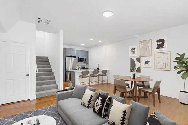 Building Photo - 1827 Wilcox Ave