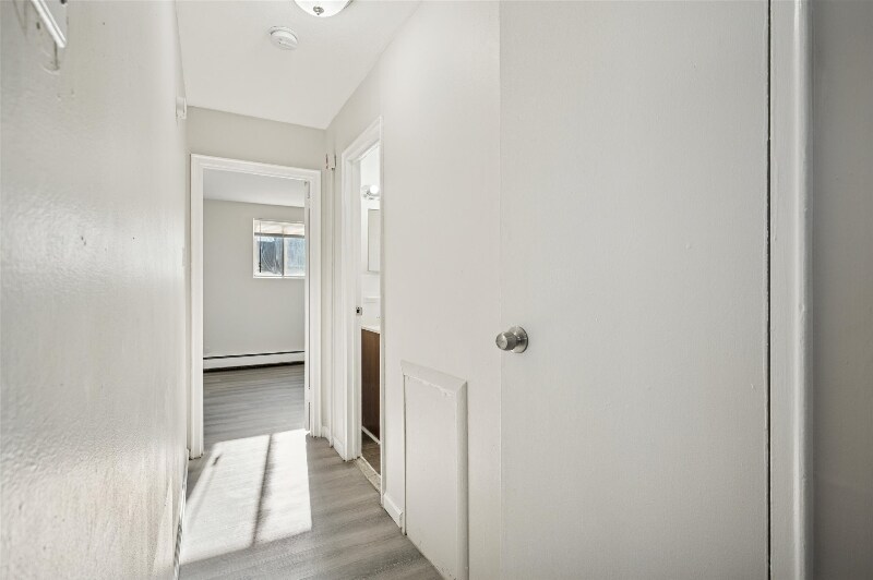 Building Photo - 1302 W Albanus St