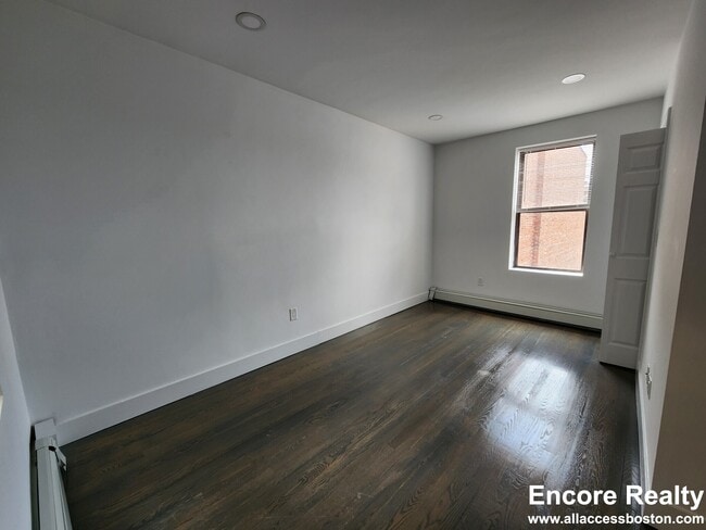 Building Photo - 44 Joy St