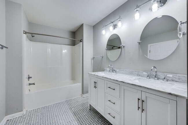 Building Photo - Welcome home to this stunning home in the great Sylvan Heights neighborhood!