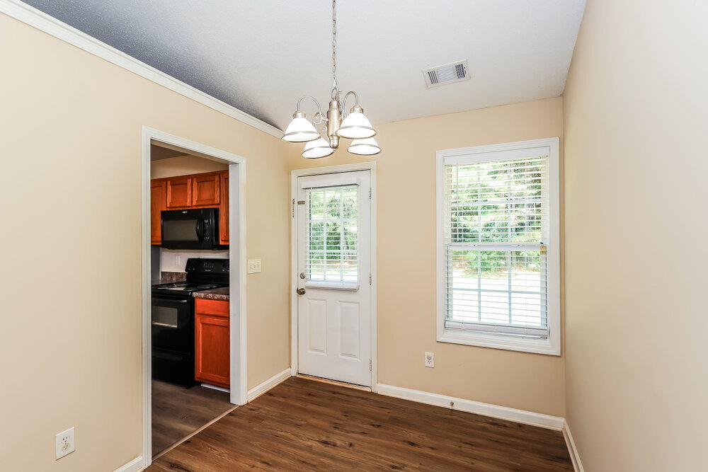 Building Photo - 43 Thorn Thicket Way