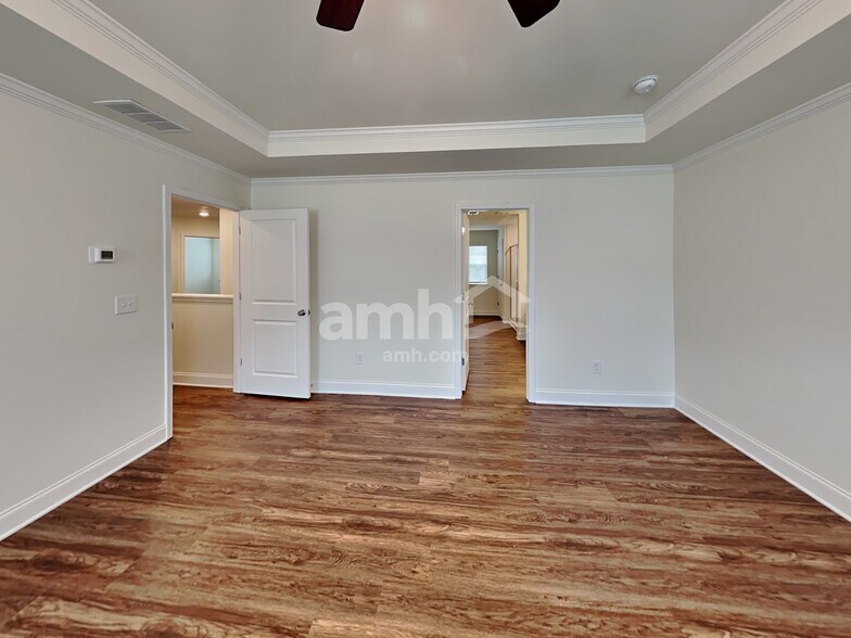 Building Photo - 597 Slew Dr