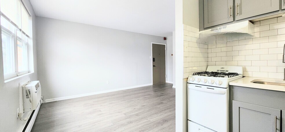 Building Photo - 3025 Devereaux Ave