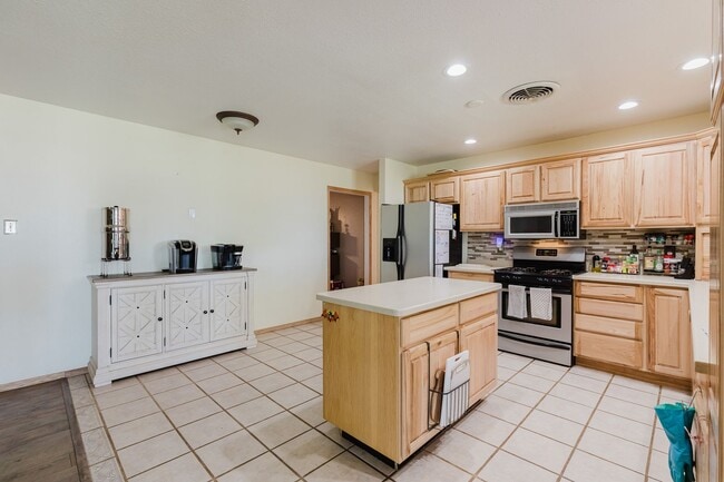 Building Photo - Spacious 3 Bedroom Home with Solar Panels and a Pool