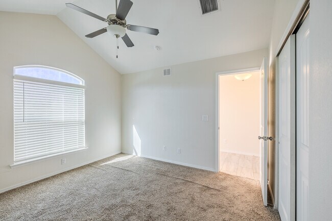 Building Photo - 1040 Indigo Sky St