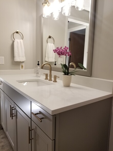 Building Photo - 1030 Davidson Dr