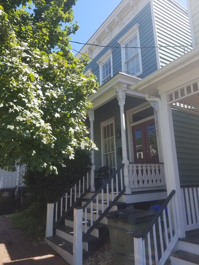Primary Photo - 2121 E Marshall St