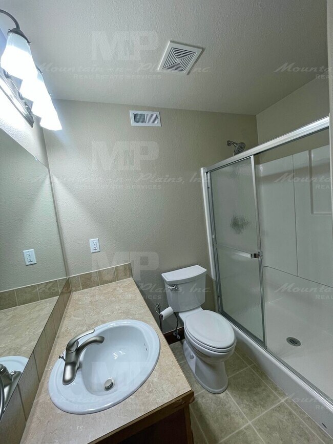 Building Photo - Must See House in Windsor