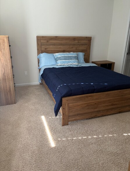 Building Photo - 3903 Falcon Ct