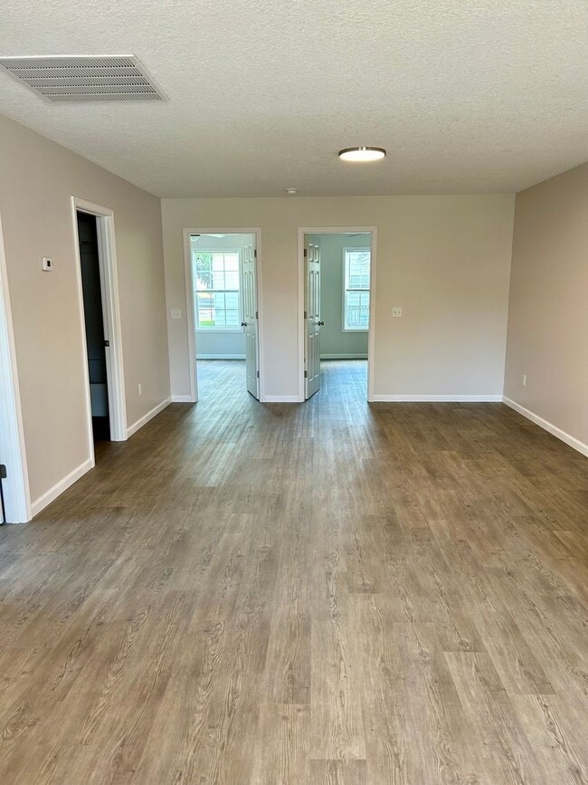 Building Photo - 530/532 S Oak