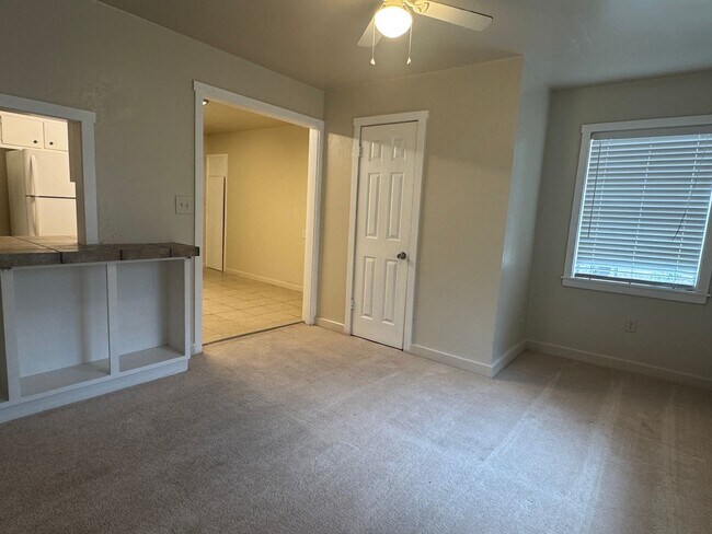 Building Photo - 4312 NW Santa Fe Ave