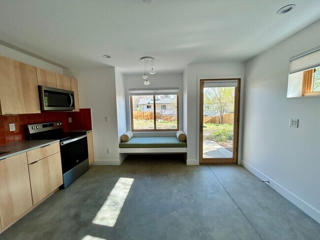 Building Photo - Modern 1BR Apt. (Built 2023), Walk to Down...