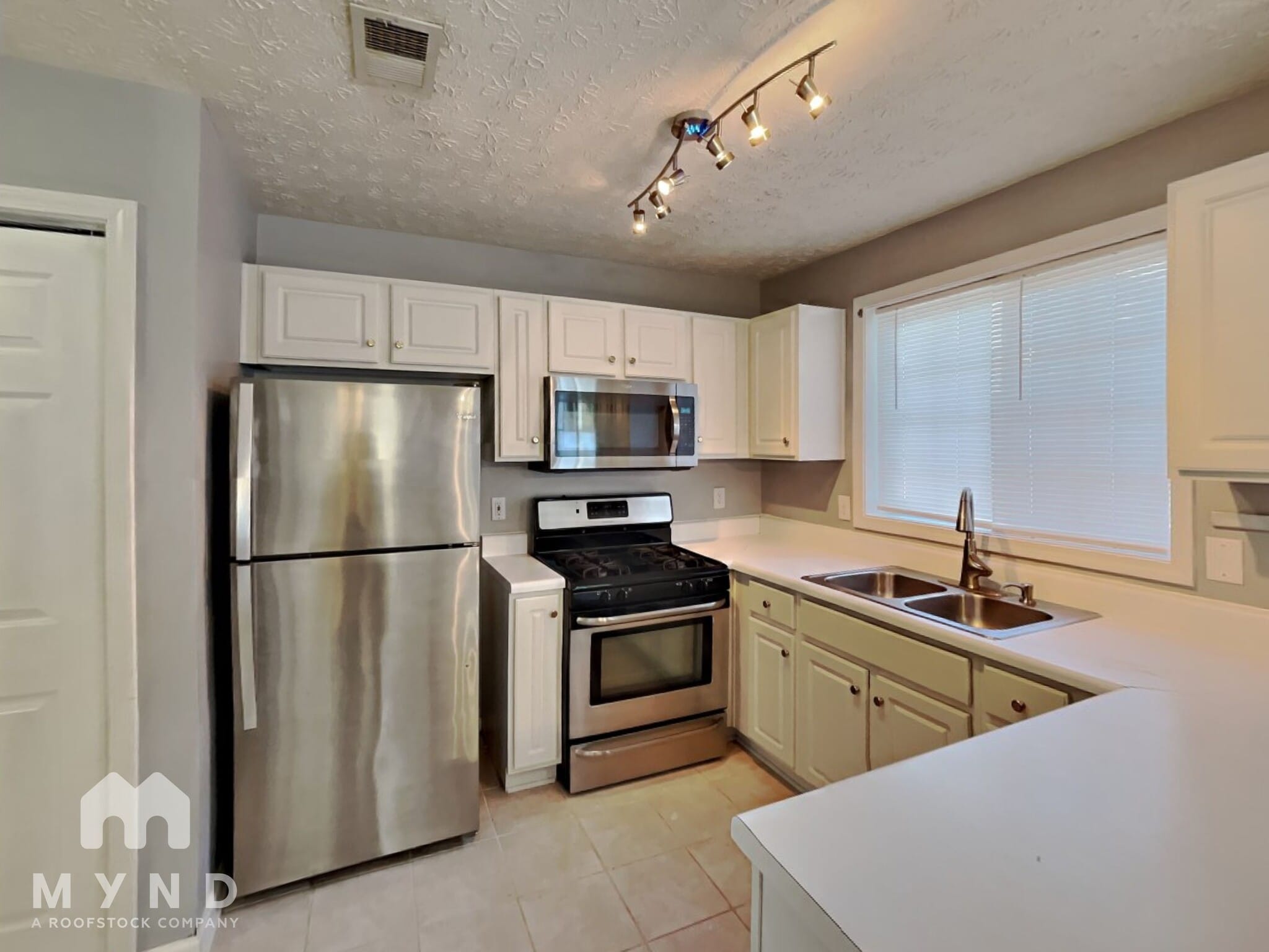 Building Photo - 664 Bedford Ct