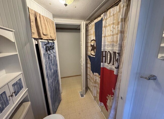 Building Photo - 301 Whitetail Ln